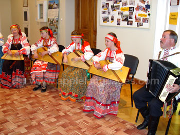 Vorführung traditionell russischer Folklore