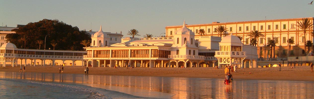 Sonnenuntergang am Strand in Cadiz