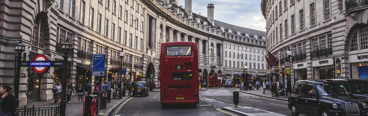 Doppeldeckerbus in Kensington, London