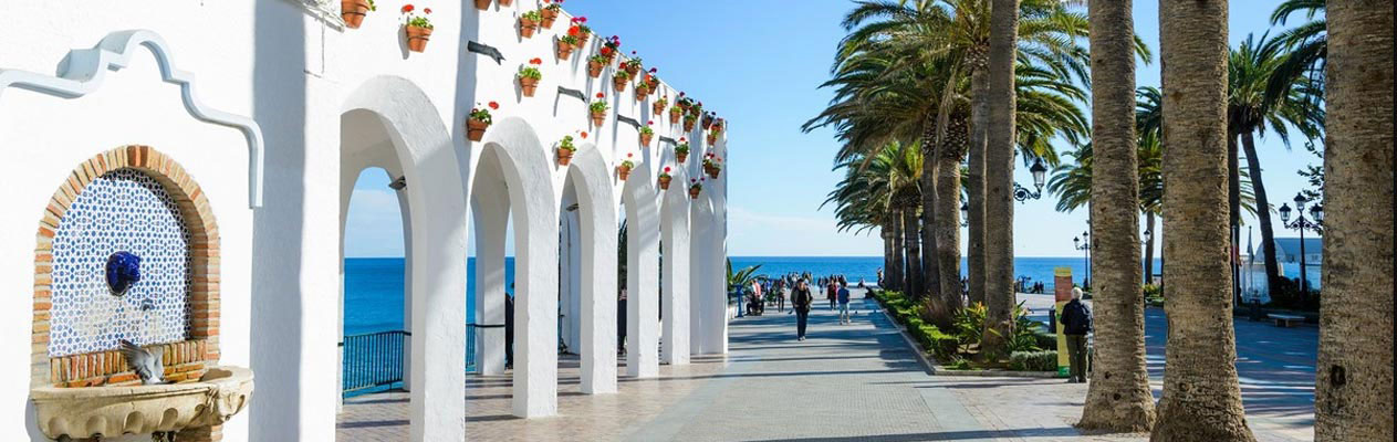 Weiße Gebäude in Nerja, Costa del Sol