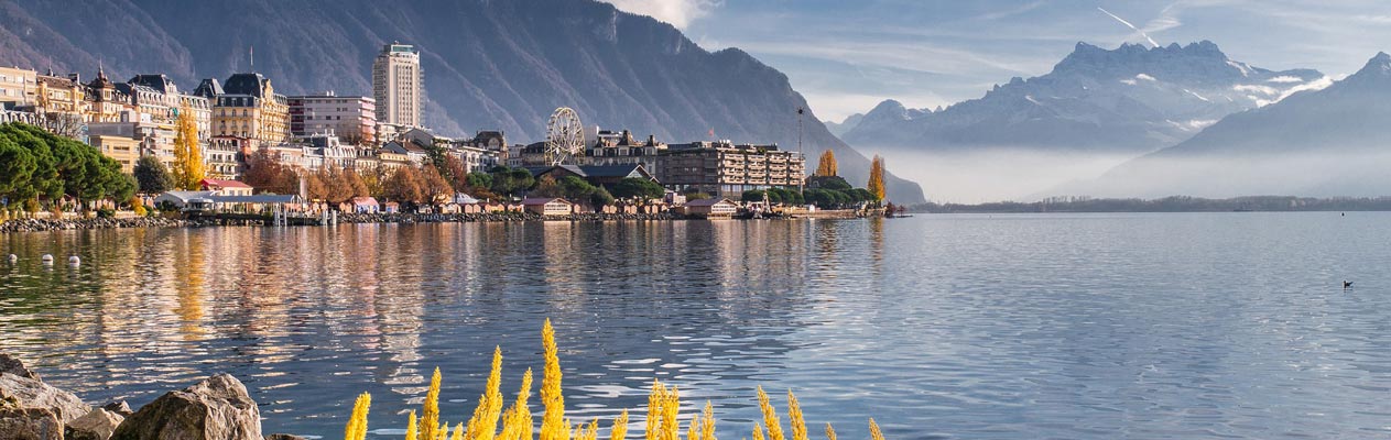 Landschaft in der Schweiz - Montreux See und Berge