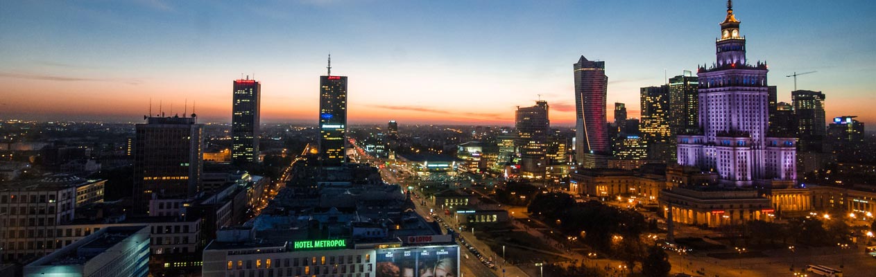 Warschau, die Hauptstadt Polens, bei Nacht 
